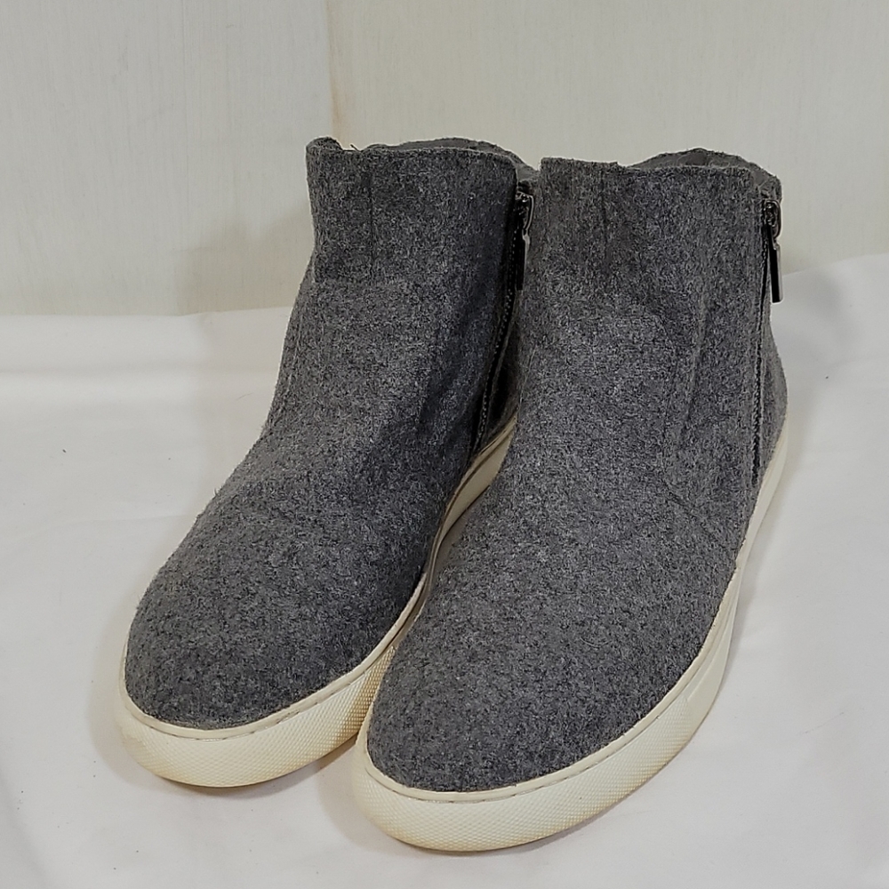 Kenneth Cole Keenan HI Tops, Size 8.5